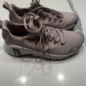 Nike Dusty lavender Metcon sneakers